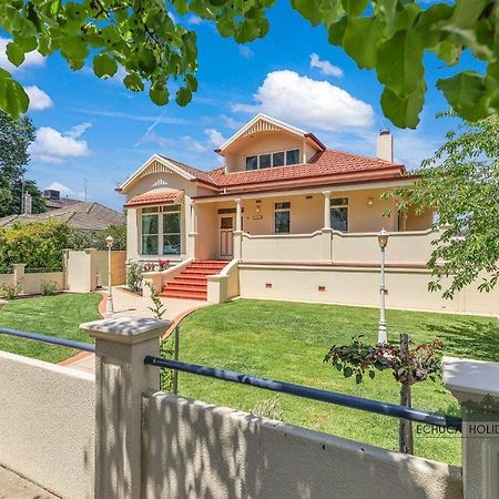 Llewoh On Crofton Villa Echuca Moama Exterior photo