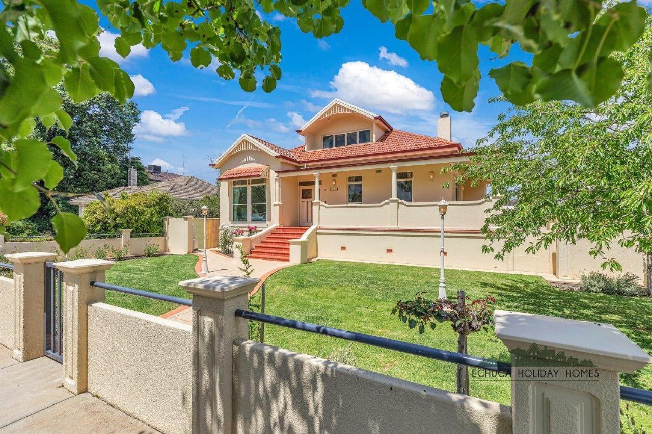 Llewoh On Crofton Villa Echuca Moama Exterior photo